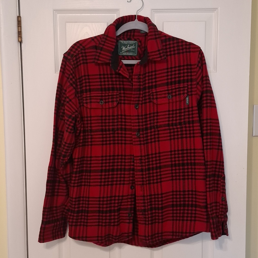 Woolrich sz M, 100% cotton, red & black plaid button down shirt, 2 pockets